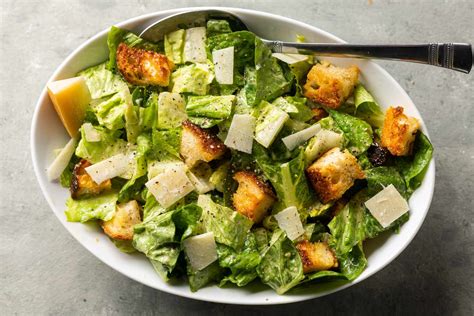 Ensalada Cesar (Classic Caesar Salad) 